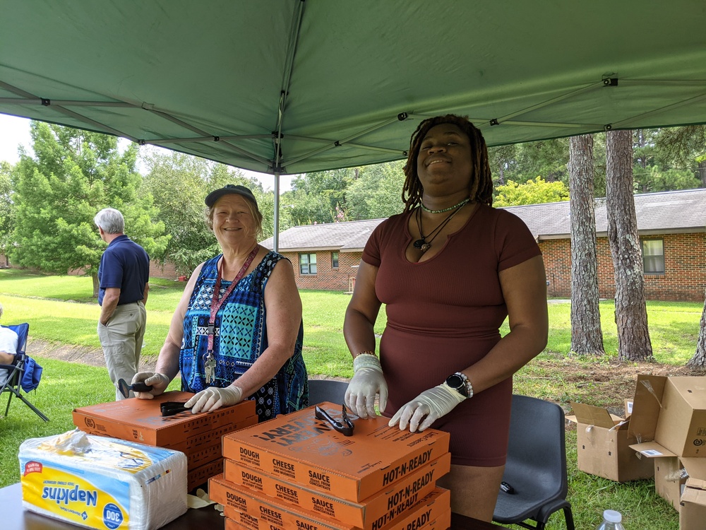 volunteers with pizza boxes